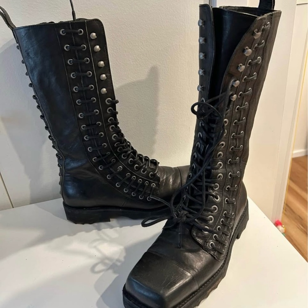 John Fluevog Black Lace Up Boots. Like new. With original box. - Picture 3 of 4